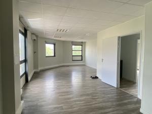 A LOUER - 485 m² - PROCHE LADOUX