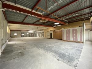 A LOUER / A VENDRE - 1 300 m² - Z.I. BREZET - CLERMONT FERRAND