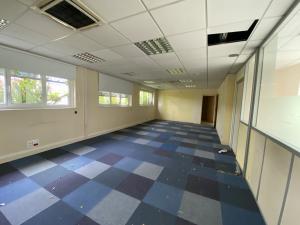 A LOUER - 1 300 m² - Z.I. BREZET - CLERMONT FERRAND